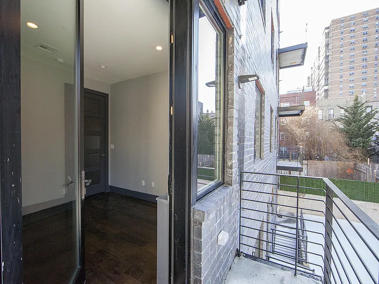 125 Boerum St #4B — Photo 11