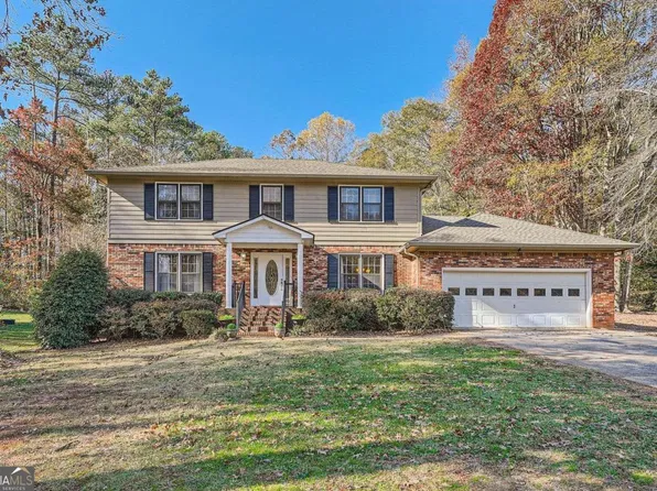 9031 Par Dr, Douglasville, GA 30134