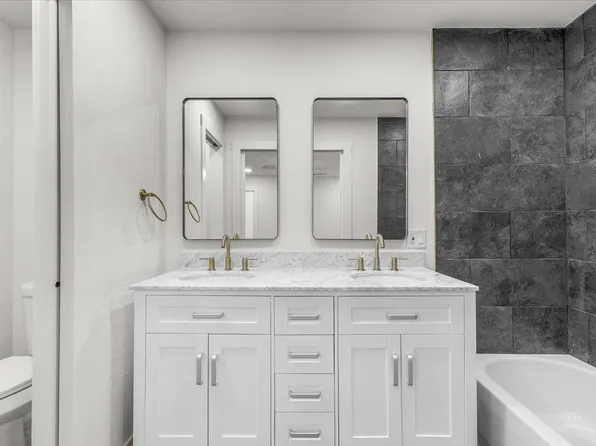 2718 NW 21st St, Fort Worth, TX 76106