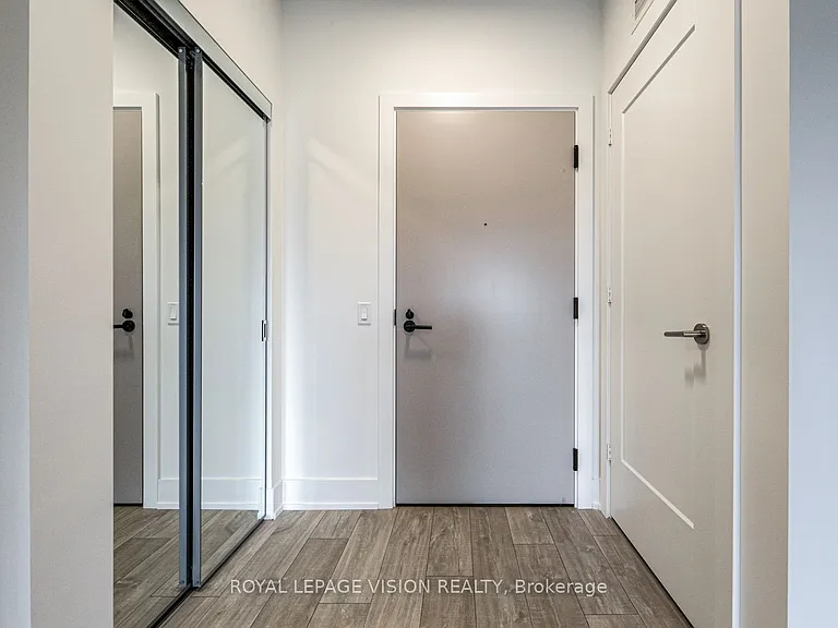 858 Dupont St #819 — Photo 3