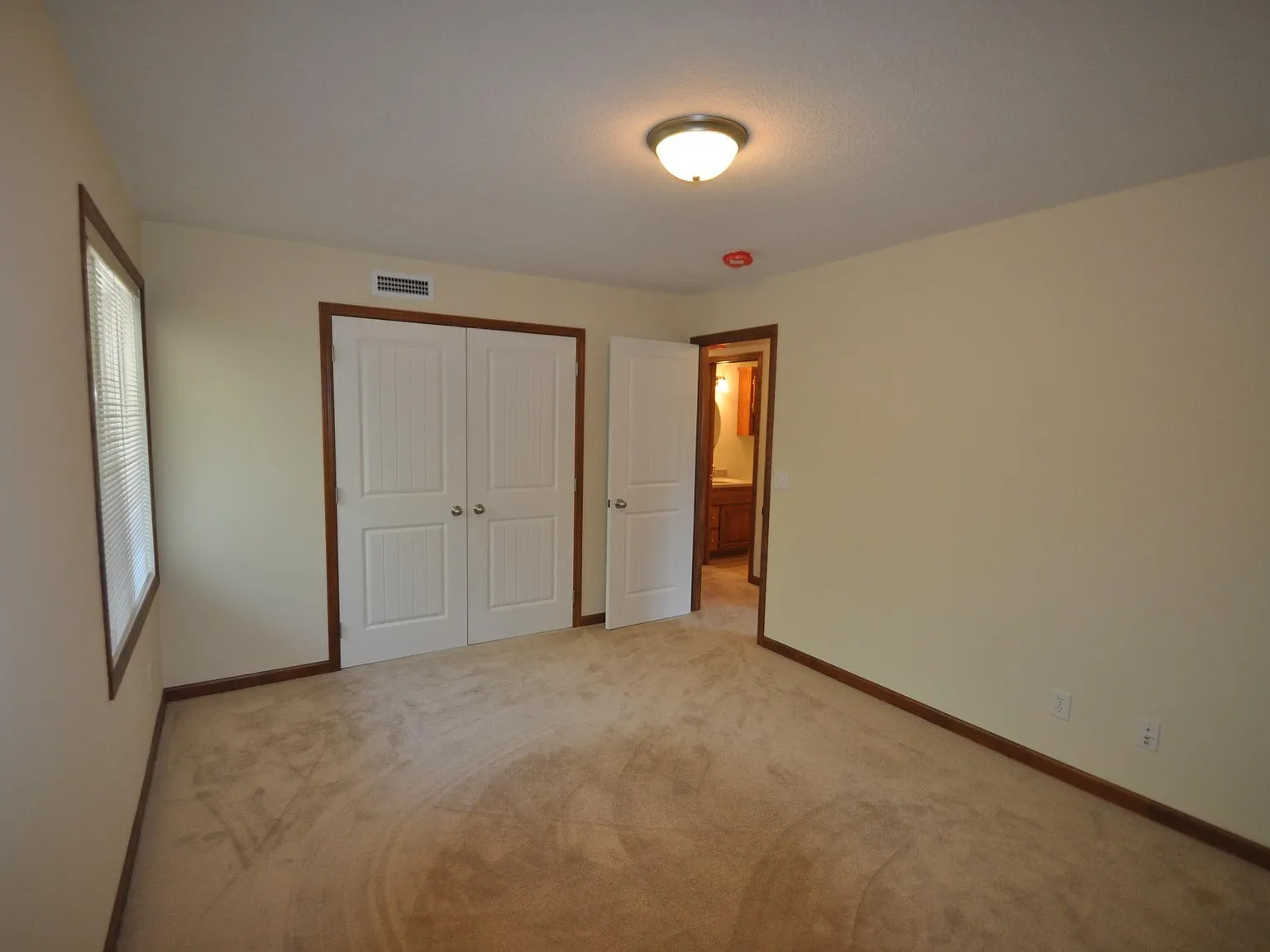 2 bed, 1000 sqft, $1,460 — Photo 2