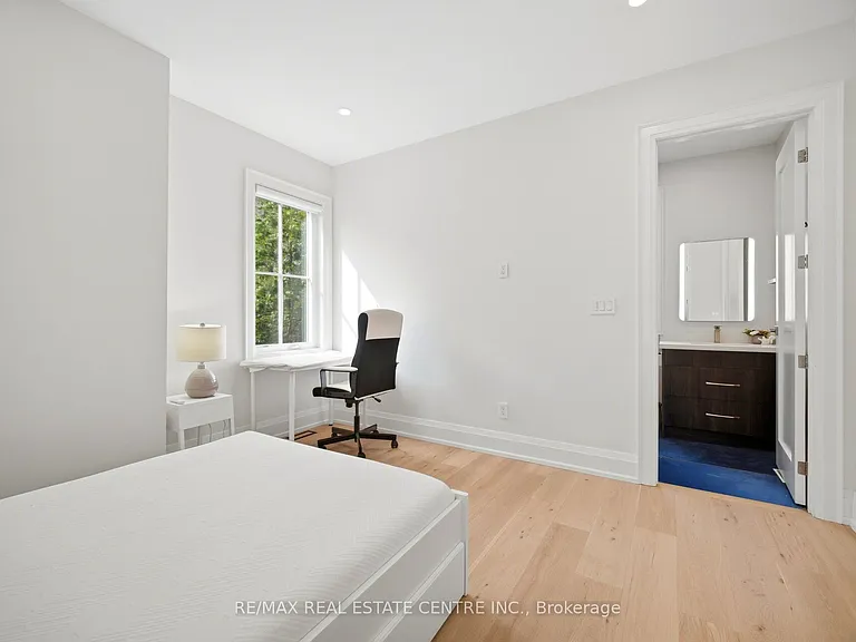 2450 Rebecca St — Photo 34