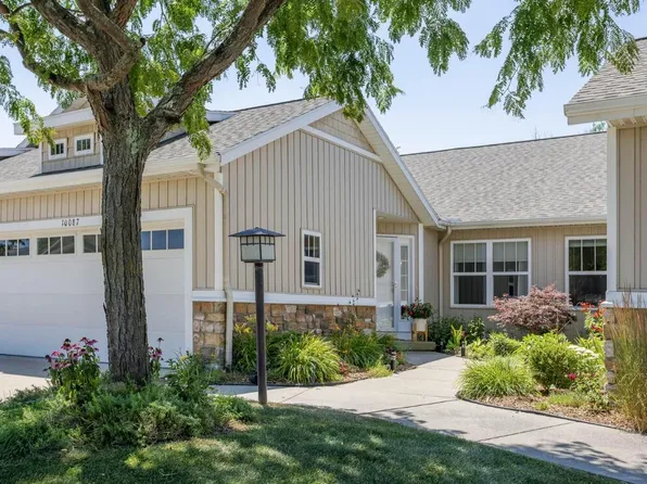 10087 S Crossroads Cir SE, Caledonia, MI 49316