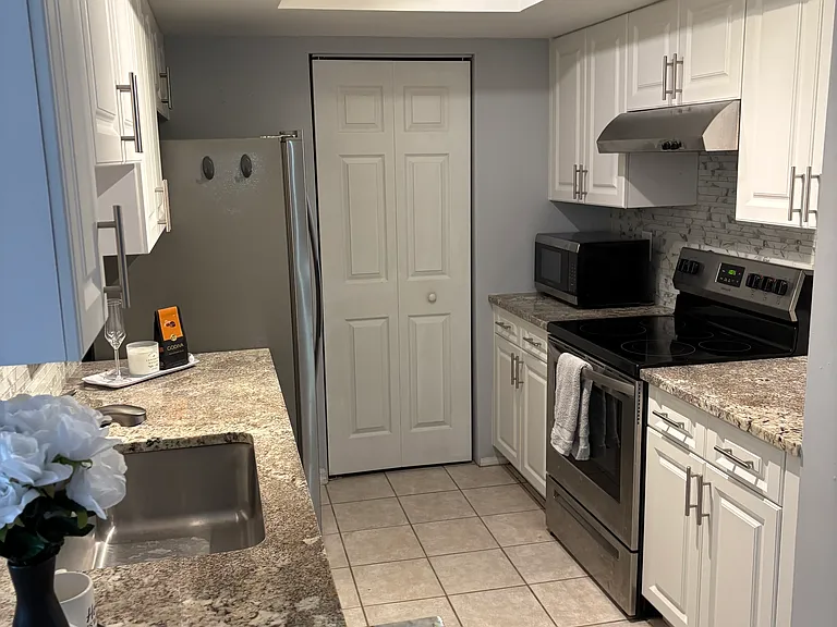 900 Crestwood Ct S #907 — Photo 22