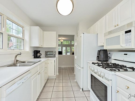 4th image of 715 Brookvale Dr Unit A
