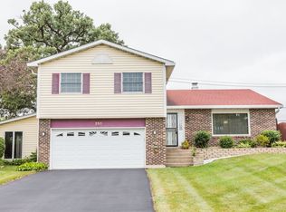 250 S Elmwood Ln, Bartlett, IL 60103