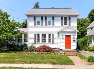 488 Woodlawn Ave, Stratford, CT 06614