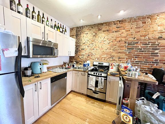 4th image of 206 Northampton St APT 4