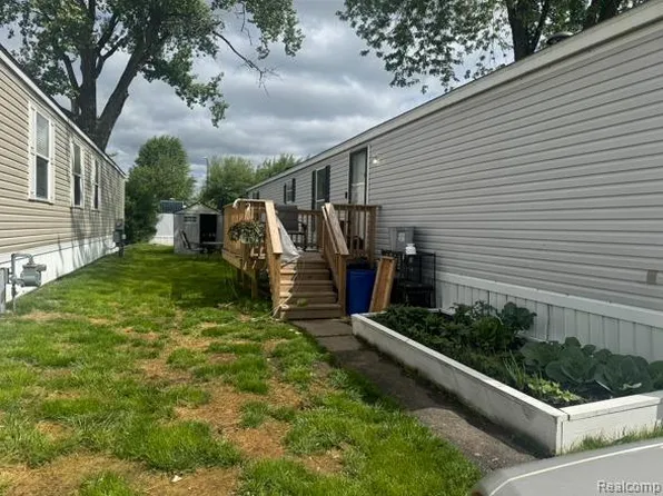 41275 Old Michigan Ave, Canton, MI 48188