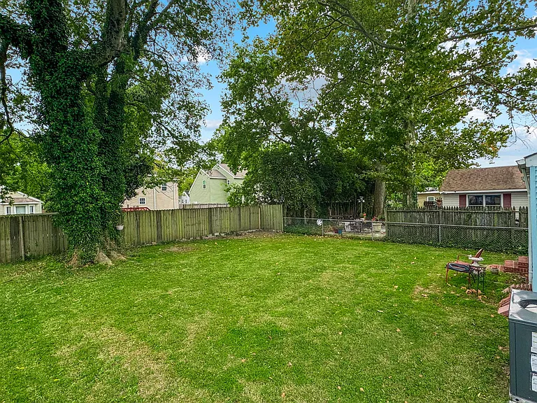607 Lee St — Photo 14