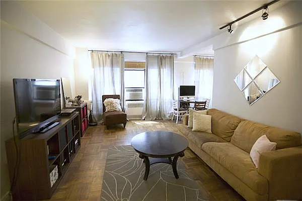 Sold by R New York | media 11