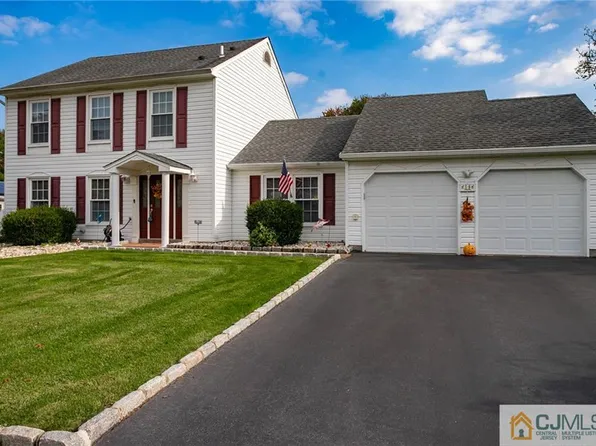 14 Gary Dr, Englishtown, NJ 07726