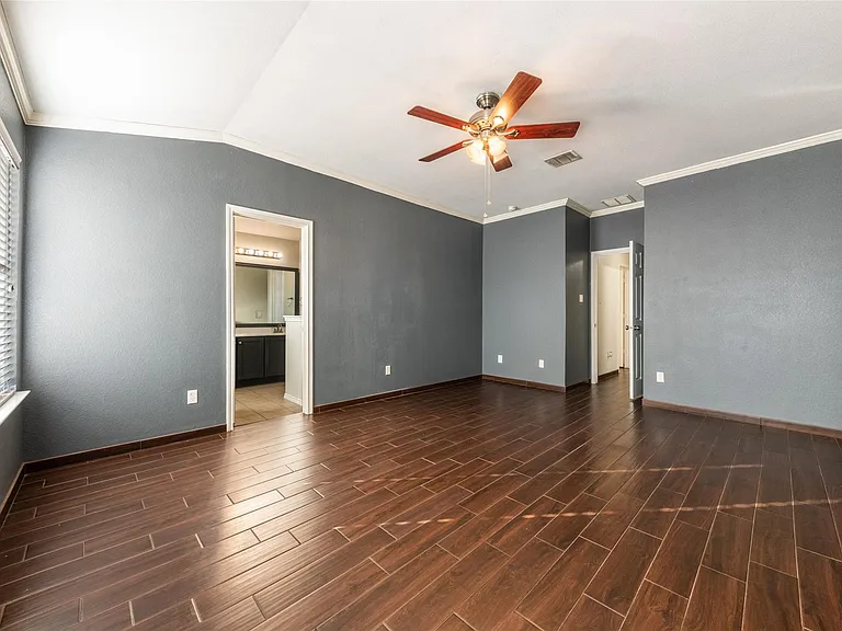 207 Baldwin St — Photo 12