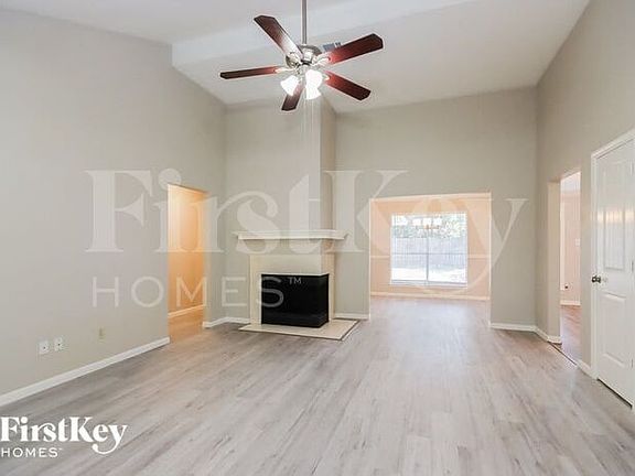 3rd image of 2422 Sherwood Hollow Ln