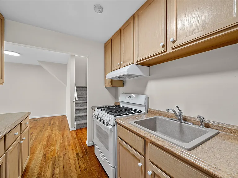 10-12 Chestnut St #304A — Photo 9