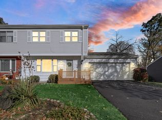 617 Smith Ave, Lake Bluff, IL 60044