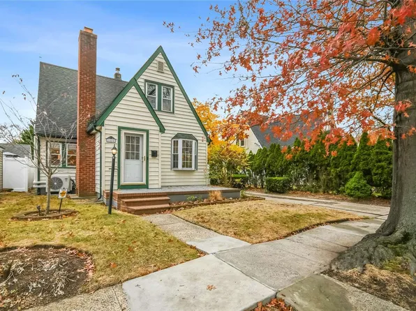 1684 Wilson Street, Baldwin, NY 11510