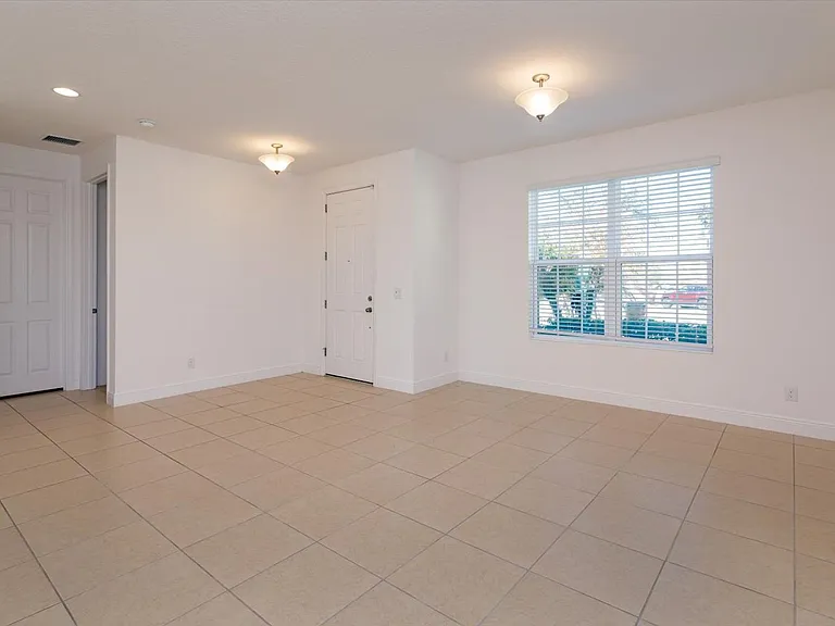 4956 Blanche Ct — Photo 2