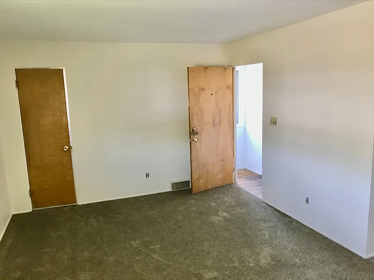 565 Treeside Dr — Photo 6