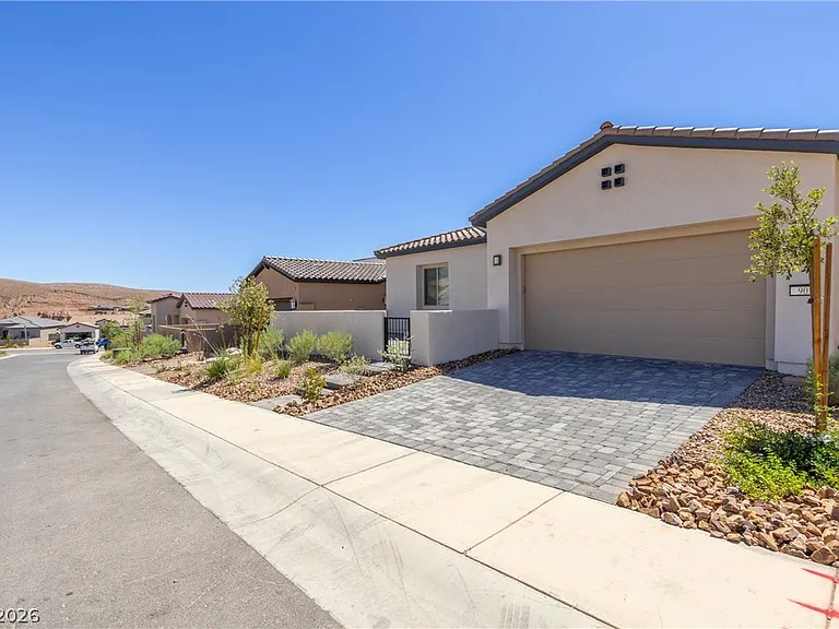 90 Crimson Stone Ct — Photo 36