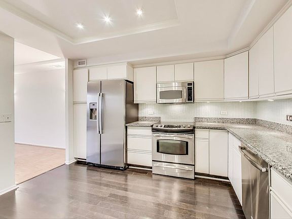 5th image of 2314 N Lincoln Park W APT 5S