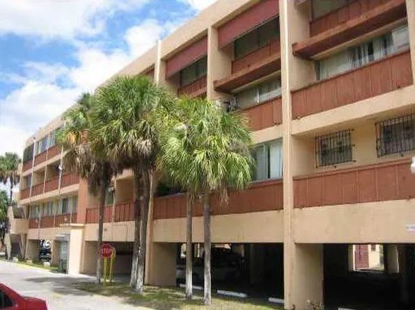 1750 W 56th St APT 233, Hialeah, FL 33012