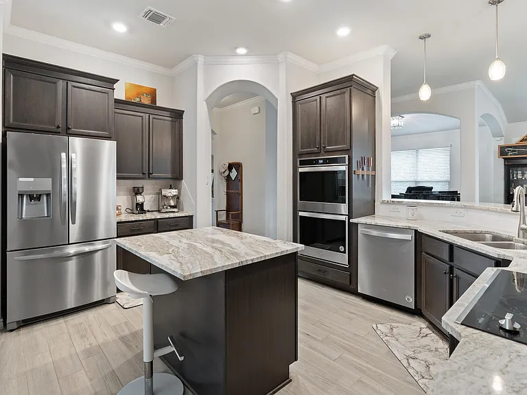 608 Lister Dr — Photo 10