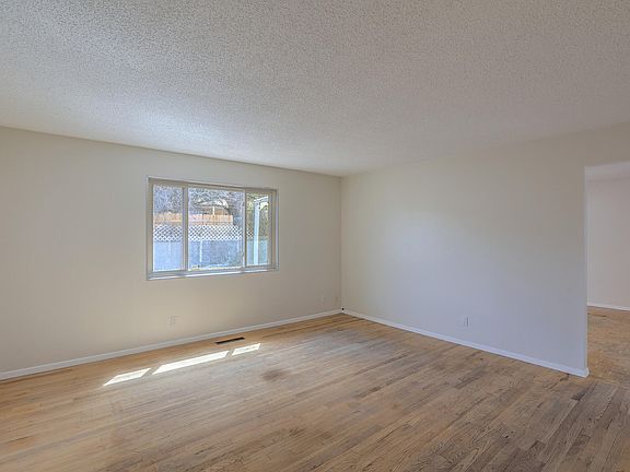 3rd image of 9100 La Barranca Ave NE