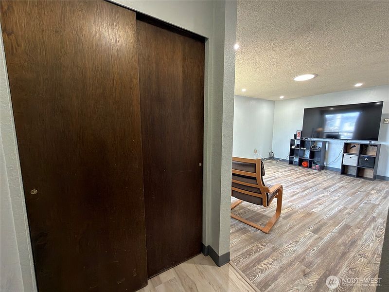 3rd image of 828 W 10th Street