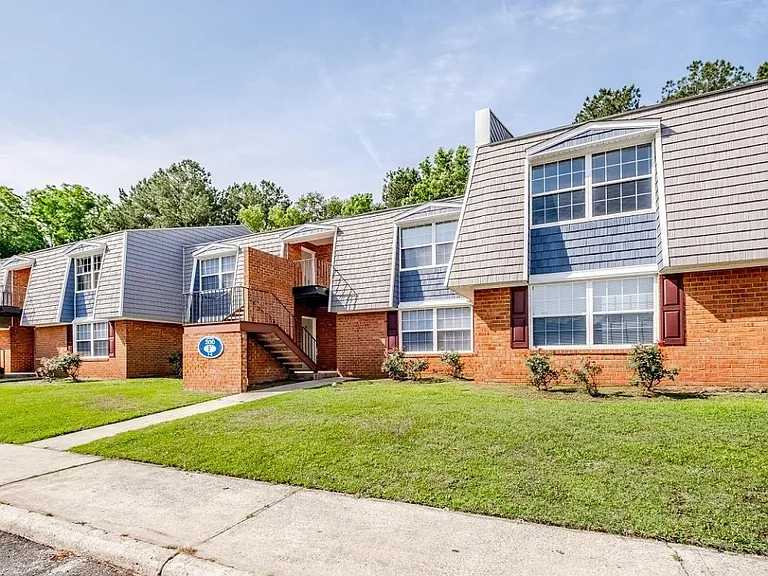 Cypress Pointe Apartments — Photo 13