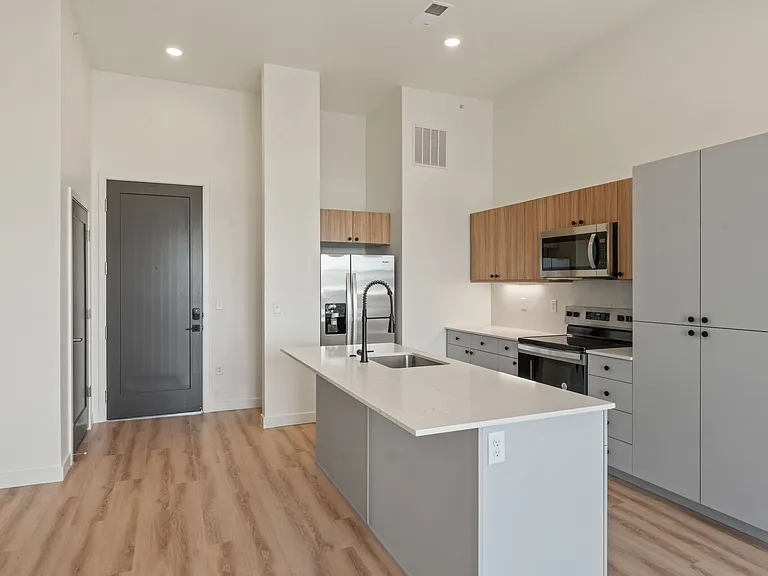 800 E 620 S — Photo 144
