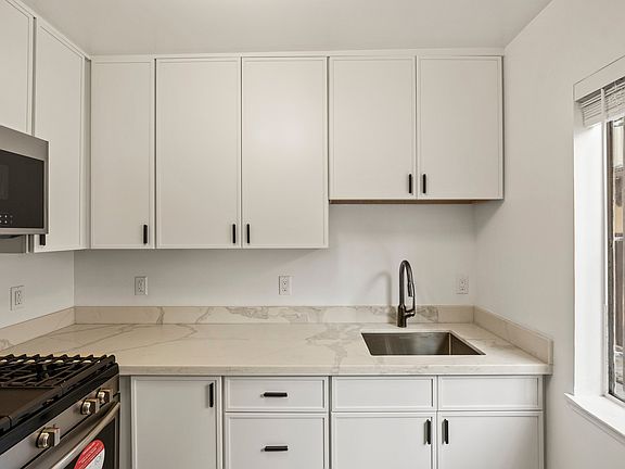 2nd image of 121 Broderick St APT 3