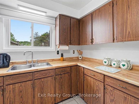 4th image of 197 Chatterton Valley Cres