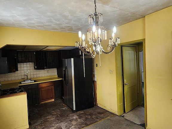 4th image of 2918 Forest Glen Rd