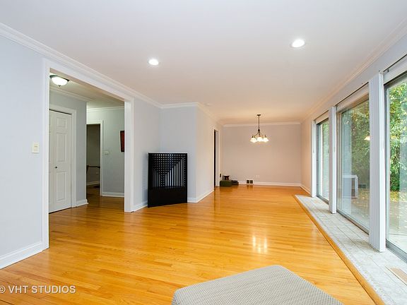 3rd image of 2117 Parkview Ct