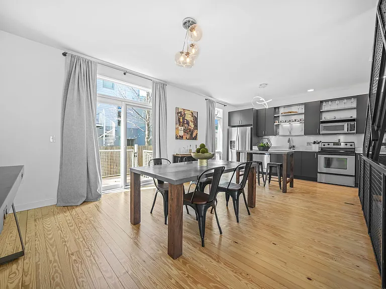 1277 Aalto Main NW — Photo 4