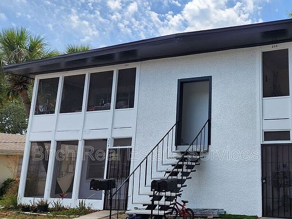 2nd image of 204 Waverly Way #204