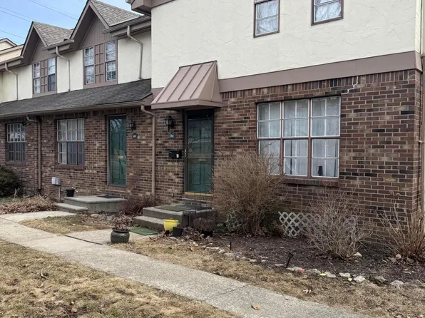 130 Stornoway Dr E, Columbus, OH 43213