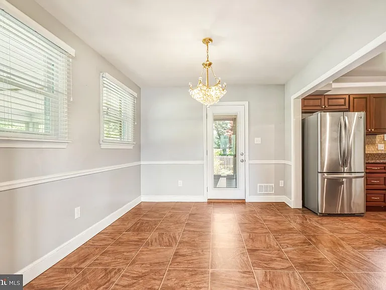 500 Derrydown Ln — Photo 6
