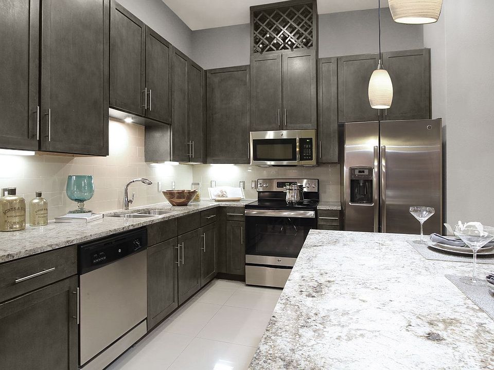 1st image of 770 Xenia Ave S #583