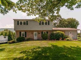 425 Vesta Dr, Dauphin, PA 17018