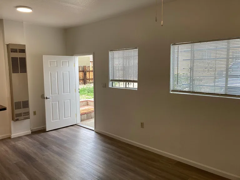 113 Princeton Dr SE #C — Photo 2