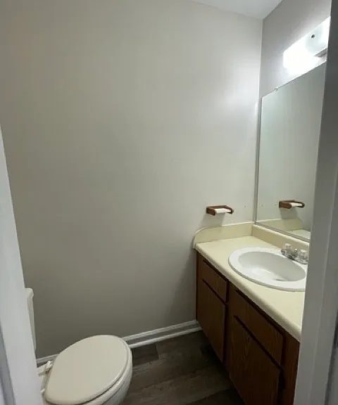 906 Wickford Dr — Photo 8