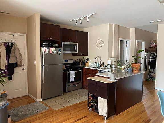 4th image of 1902 W North Ave #2