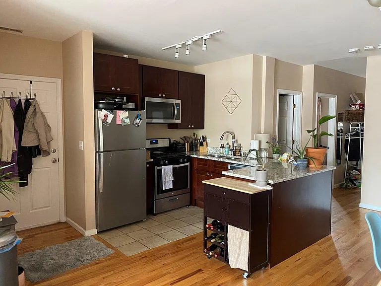 1902 W North Ave #2 — Photo 4