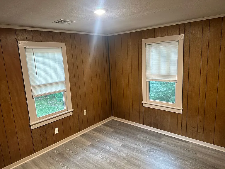 224 E Velma Ave — Photo 8