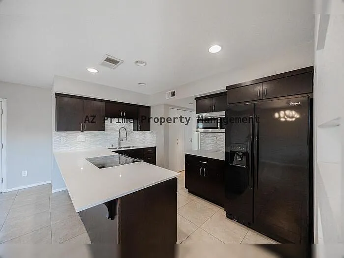 1218 E Carter Dr — Photo 13