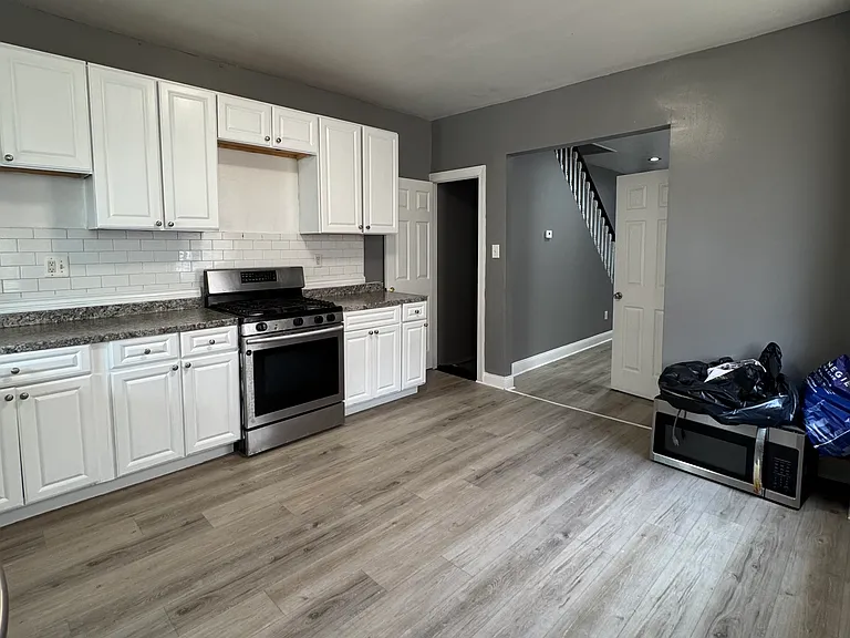 625 N Linwood Ave — Photo 4