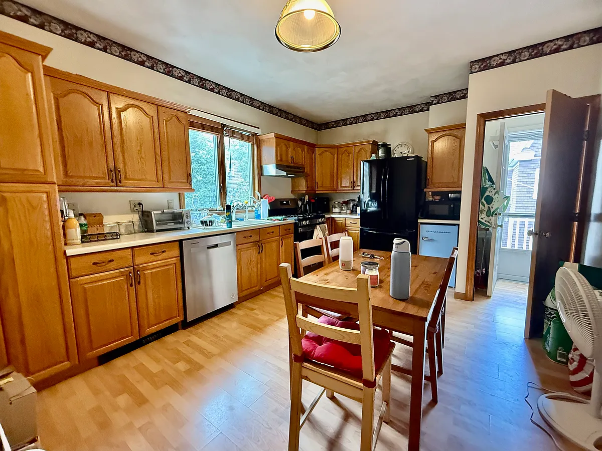 Building Photo - 82 Bromfield Rd #2