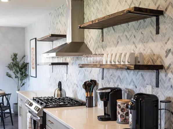 18215 Gould Ct, Beverly Hills, MI 48025